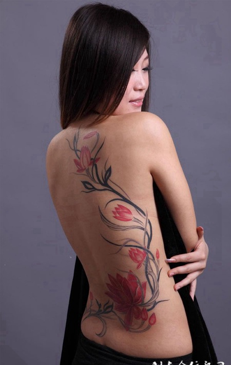 满背莲花纹身