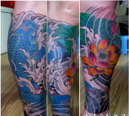 小腿上的荷花鲤鱼纹身