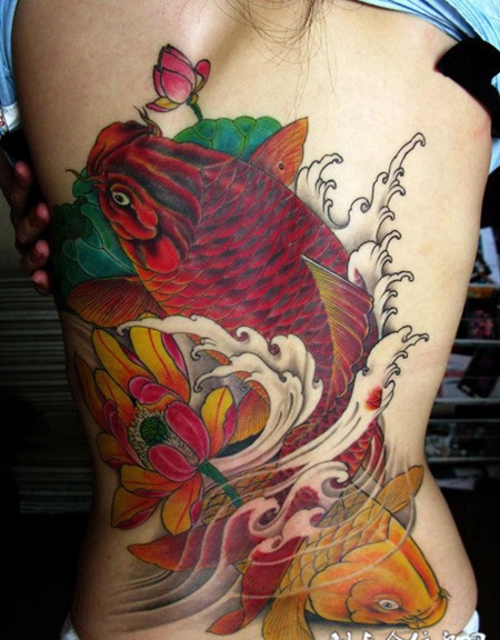 满背锦鲤荷花纹身