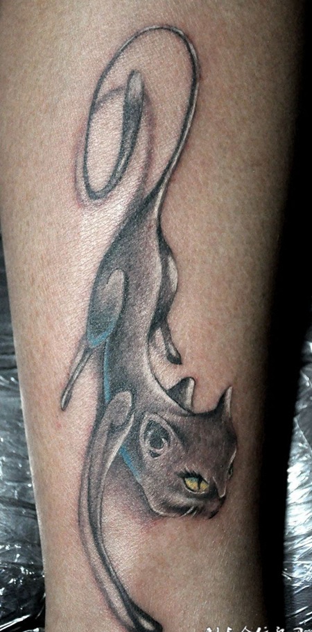 胳膊上的小猫纹身