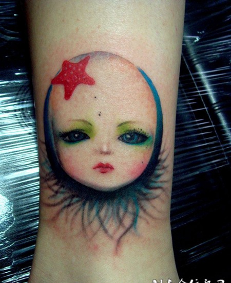 小腿洋娃娃头纹身
