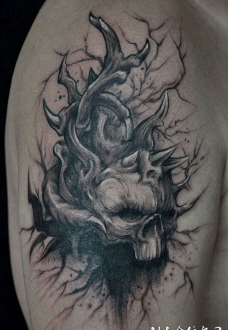 胳膊上的骷髅树纹身