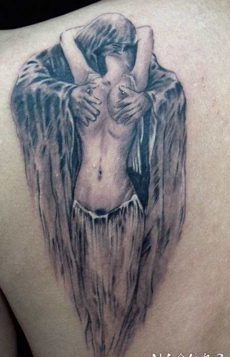 被恶魔挟持的裸女纹身