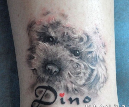 脚踝上的小狗纹身