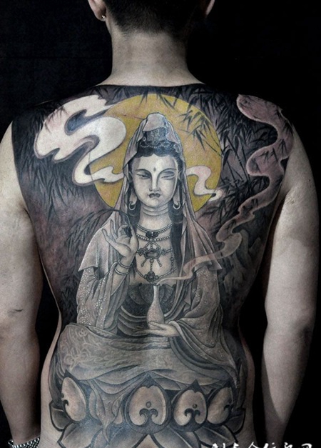满背观世音纹身