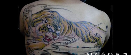 猛虎出山纹身，上山虎纹身