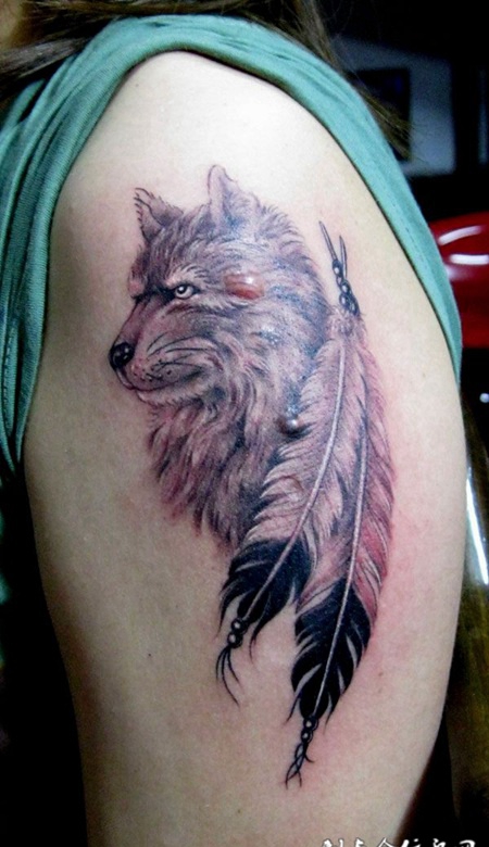 羽毛狼头纹身