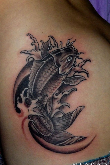 臀部鲤鱼纹身