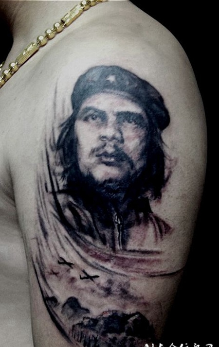 胳膊上的切格瓦拉肖像纹身
