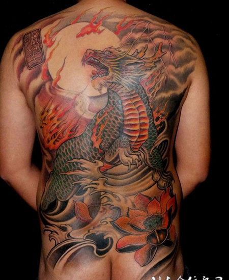 满背火麒麟纹身