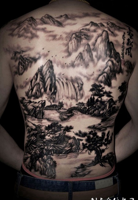 满背风景纹身