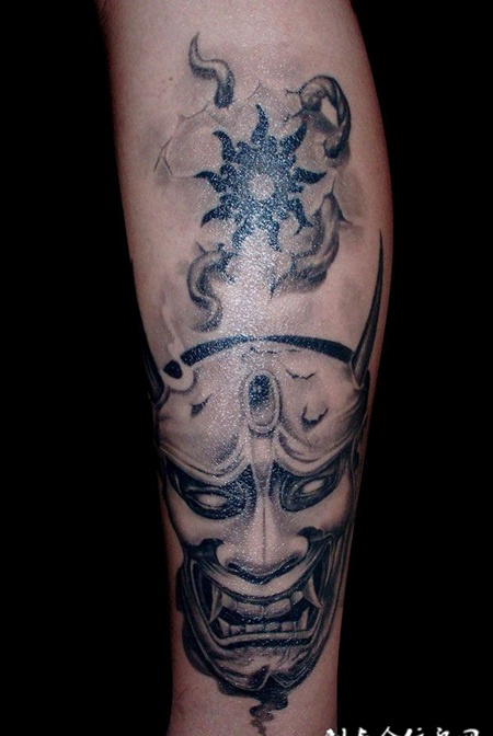 小腿上的般若纹身