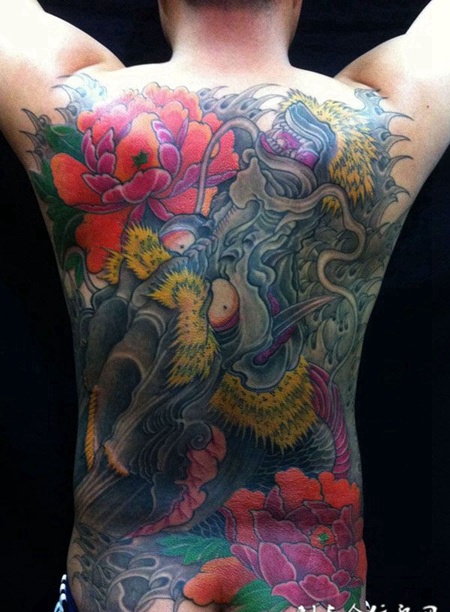 满背龙头牡丹纹身