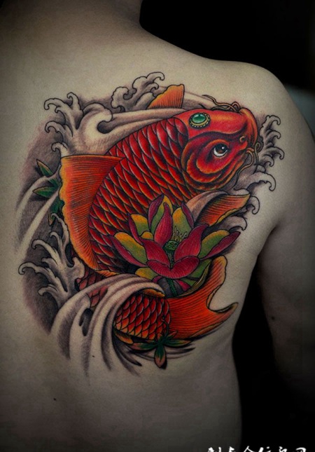 红色鲤鱼纹身