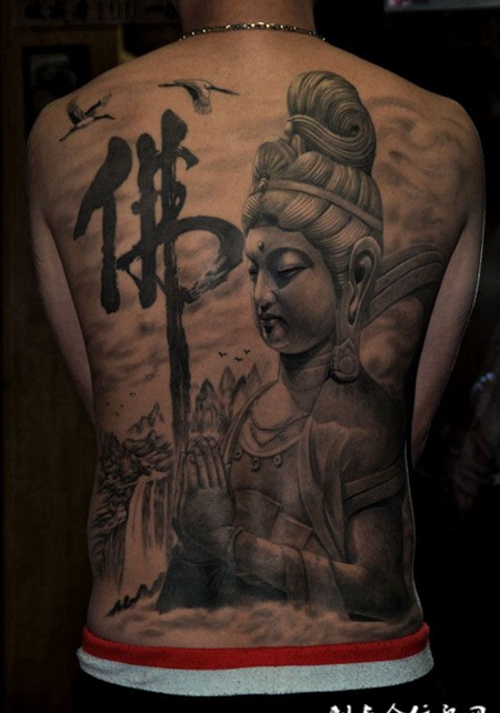 满背佛像纹身