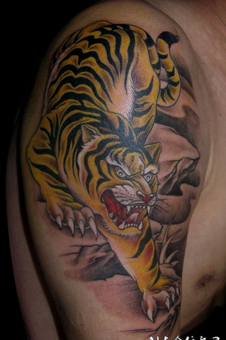 胳膊下山虎纹身