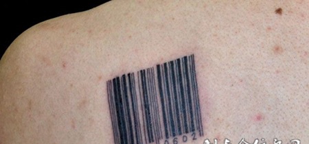 背部条形码纹身