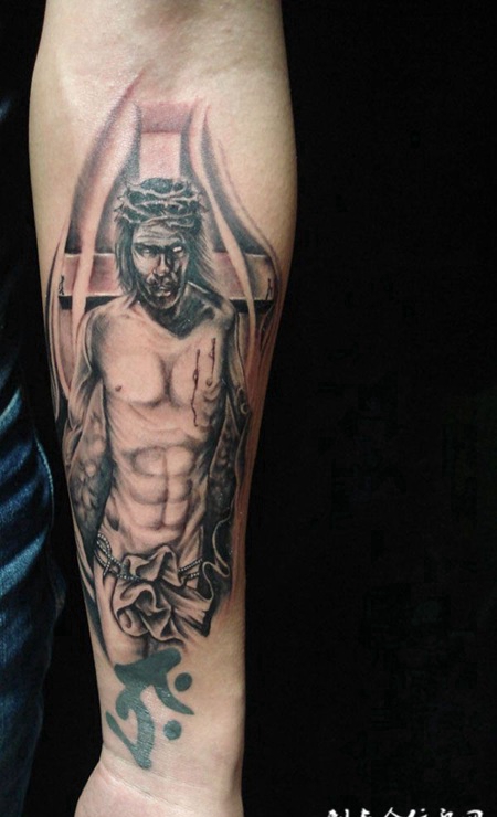 受难的耶稣纹身图案