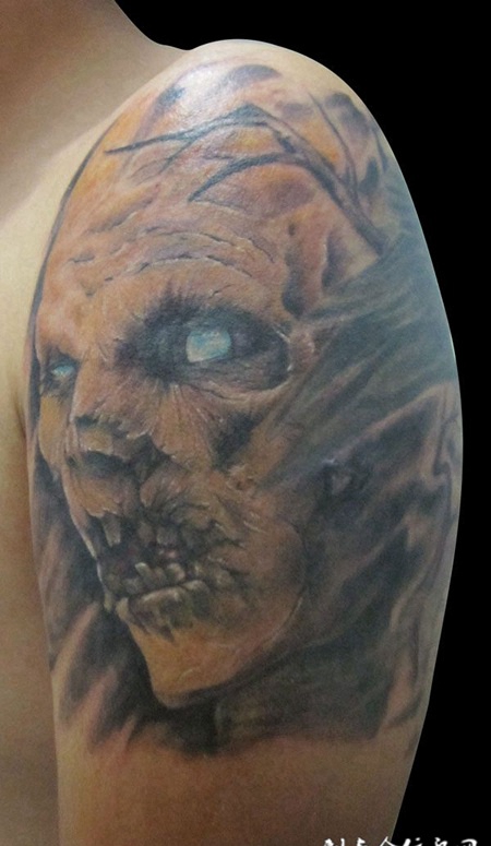 胳膊上的木乃伊纹身