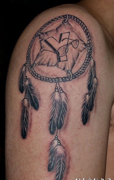 五角星羽毛纹身