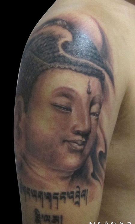 闭眼的佛像纹身