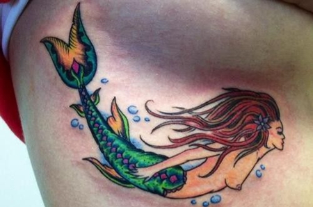 胸部性感美人鱼纹身图案