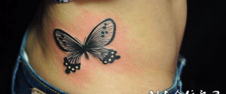 腰侧的蝴蝶纹身