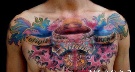 胸前的圣杯纹身