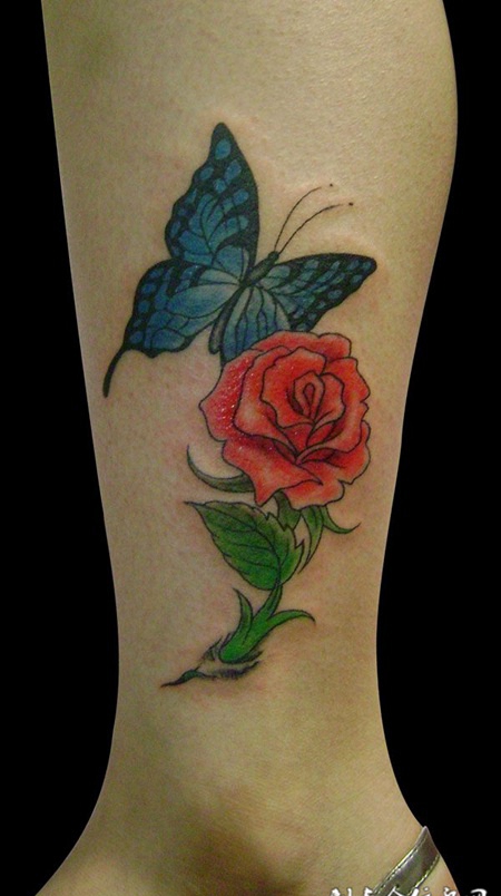 脚踝蝶恋花纹身