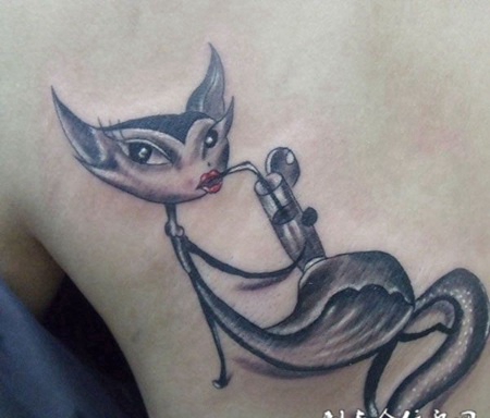 喝果汁的狐狸纹身