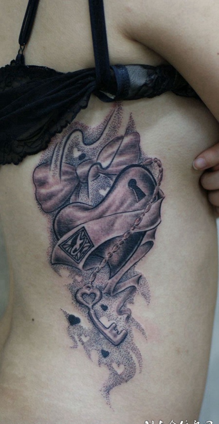 心形插画纹身