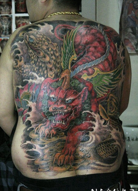 满背貔貅金蟾纹身