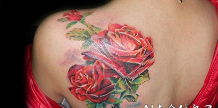 背部玫瑰花纹身