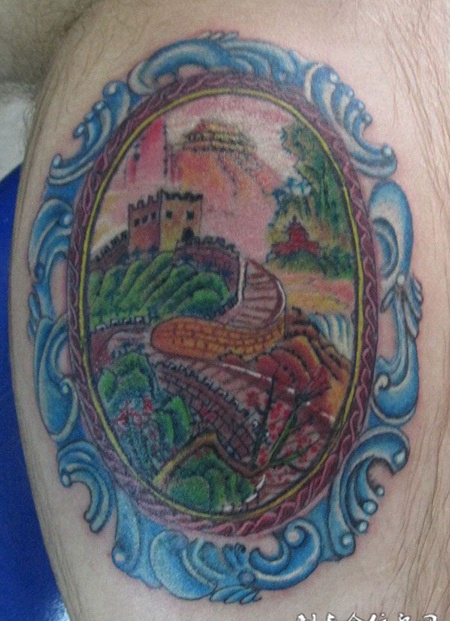 镜子中的长城纹身