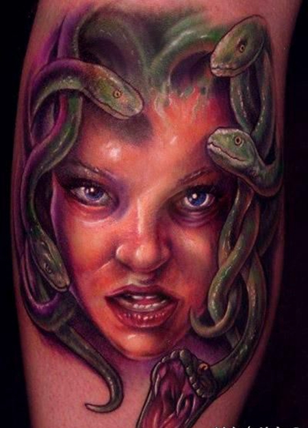 小腿好看的美杜莎纹身图案