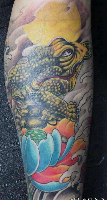 小腿上的招财金蟾纹身