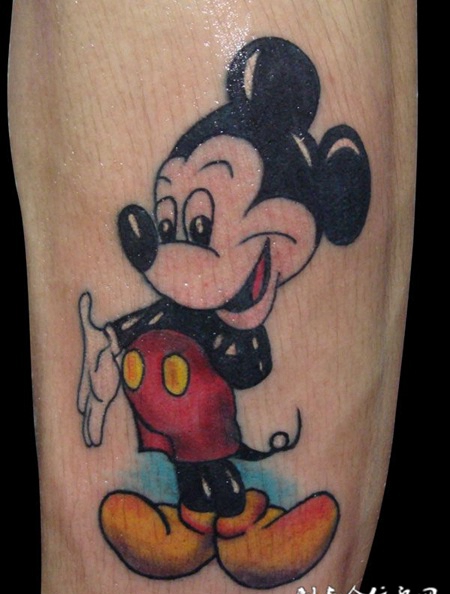 胳膊上的米老鼠纹身