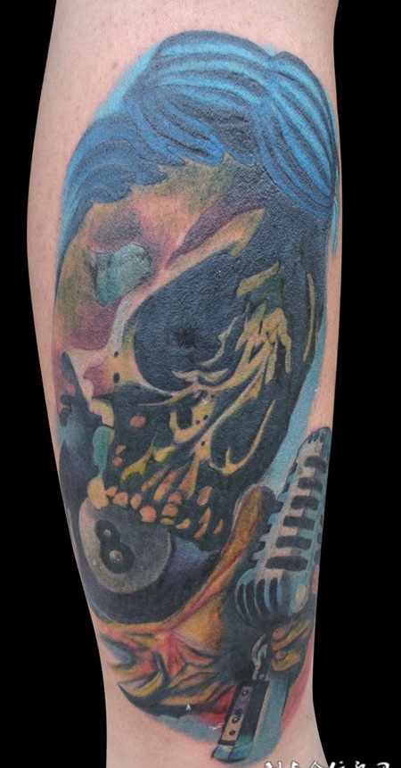 小腿上的鬼脸纹身