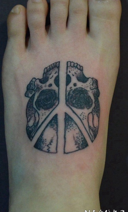 脚面骷髅头纹身