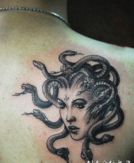 背部美杜莎纹身图案