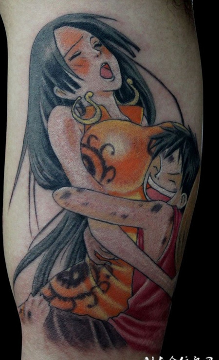 大臂上的卡通人物海贼王纹身图案