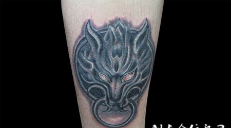 小腿上的门环纹身