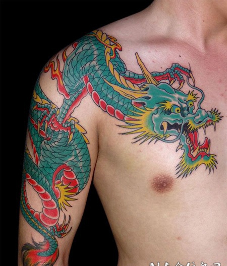彩色传统过肩龙纹身