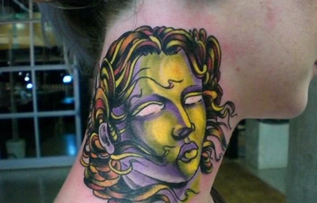 颈部个性美杜莎纹身图案