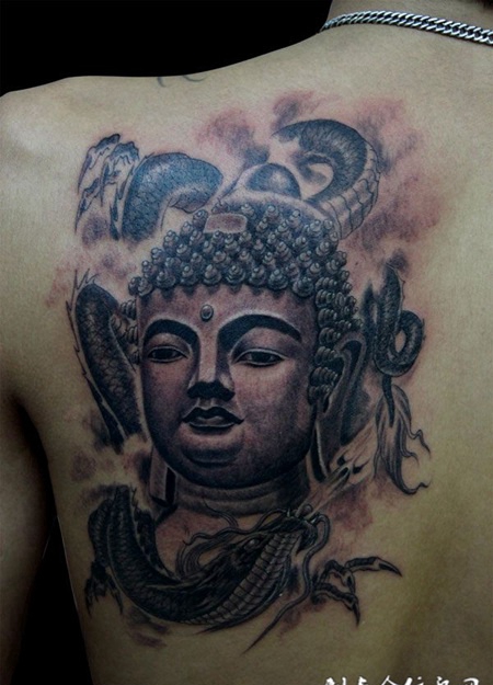 背部佛像龙纹身