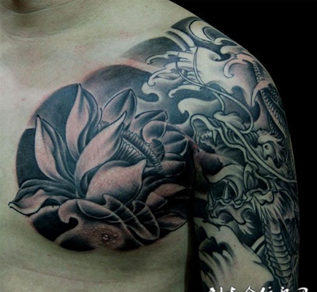 半胛莲花龙纹身