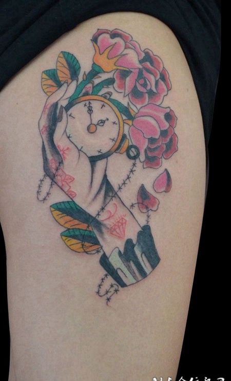 腿部闹钟纹身