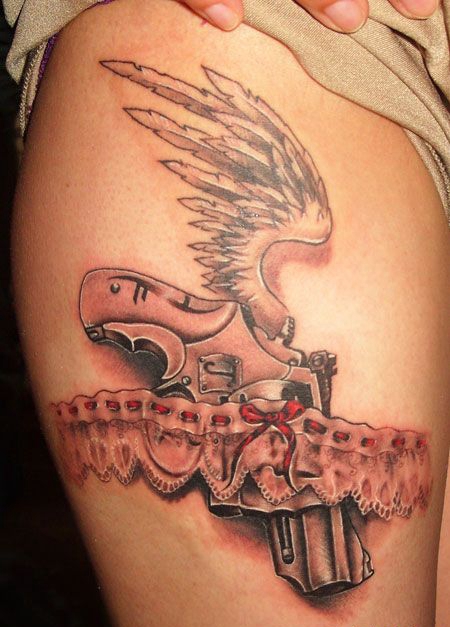 大腿长翅膀手枪蕾丝纹身图案