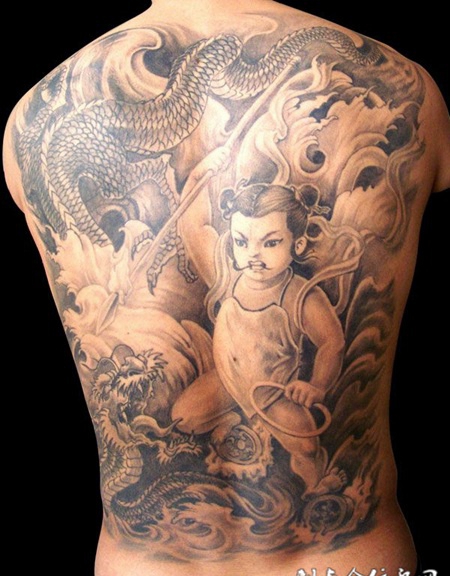 满背哪咤闹海纹身