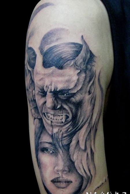 胳膊上的恶魔美女纹身